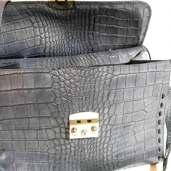 Claudia Firenze embossed crocodile handbag - Picture 6 of 10
